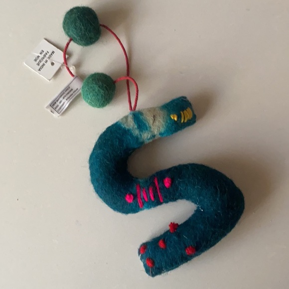 ❤️… Anthropologie Monogram S Ornament - Picture 2 of 2